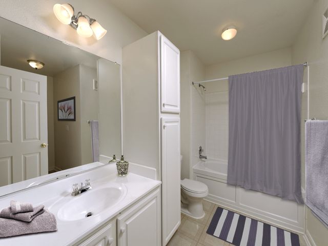 Foto del edificio - 8215 Peridot Dr