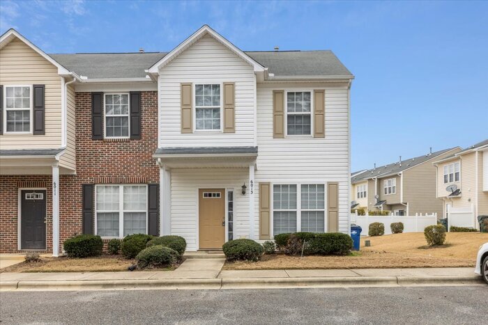 Foto principal - NE Raleigh Townhome For Rent