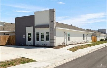 Building Photo - 8 West Dr