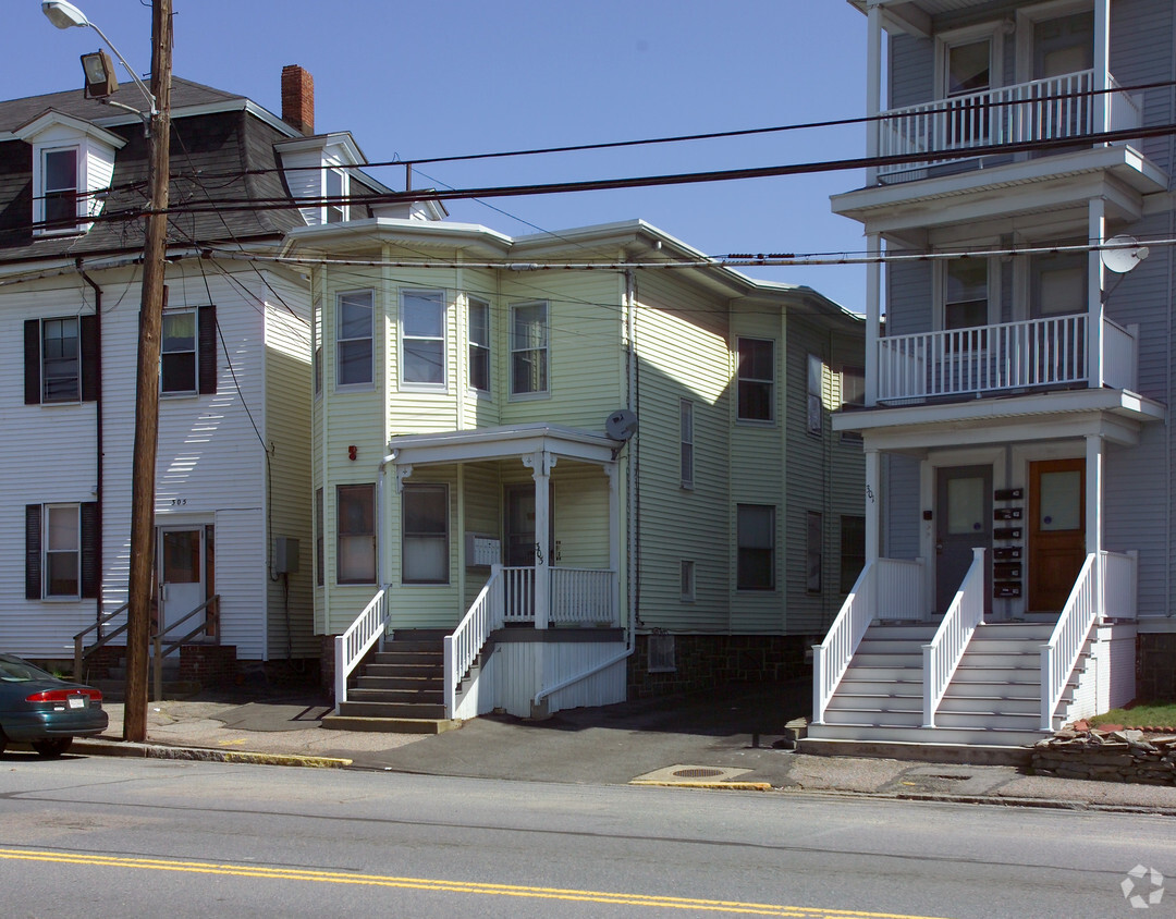 Building Photo - 303 Bay St