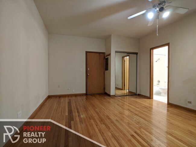 Building Photo - 635 W Barry