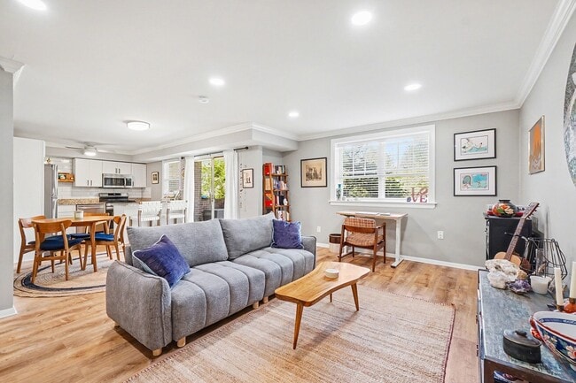 Building Photo - 333 Homeland Southway
