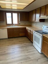 Building Photo - 1418 Hillview Dr