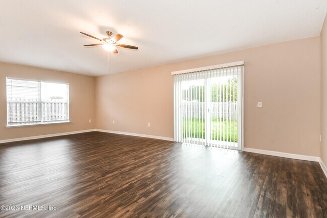 Foto del edificio - 2900 Stonegate Ln