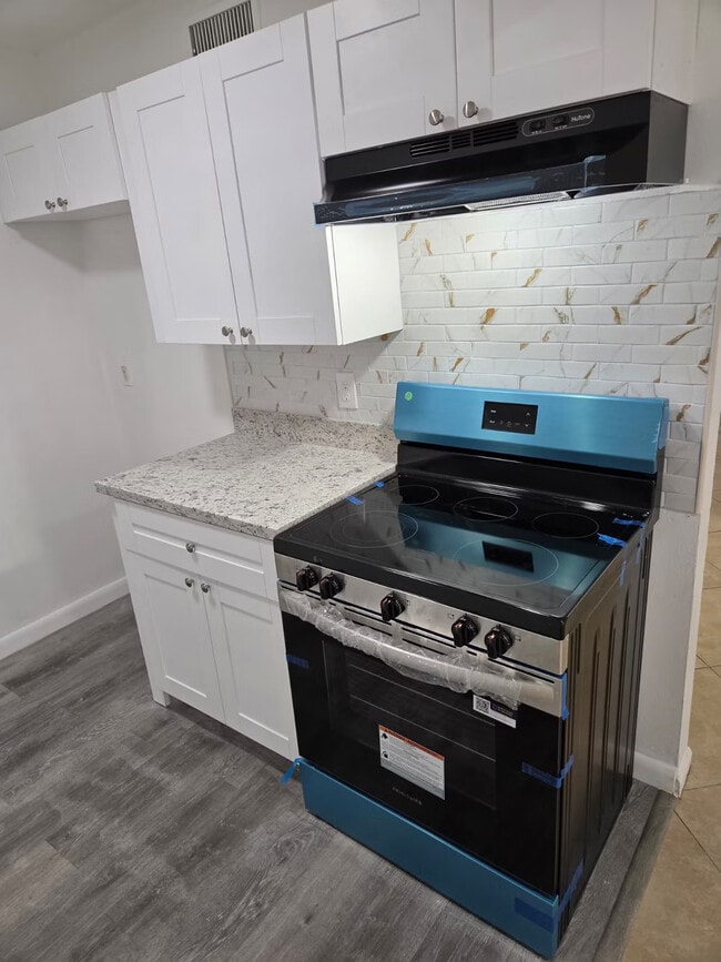 Photo - 1333 S Dixie Hwy Townhome