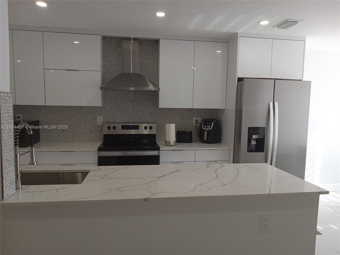Foto principal - 8224 9th Ct