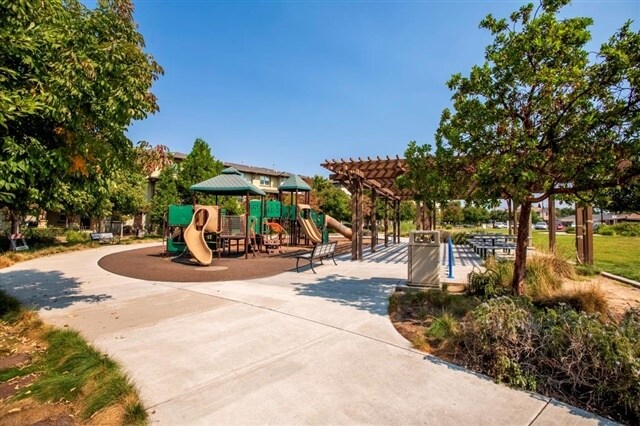 Foto principal - 719 Modern Ice Dr
