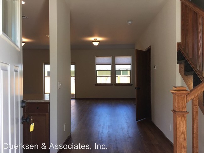 Foto del edificio - 1645 NW Kings Blvd