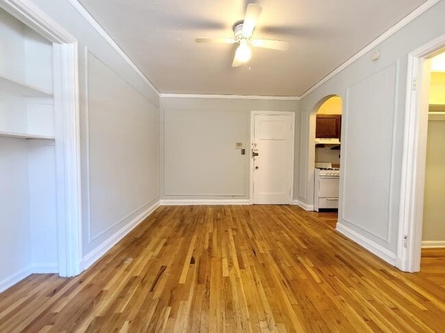 Building Photo - 0 bedroom in CHICAGO IL 60657