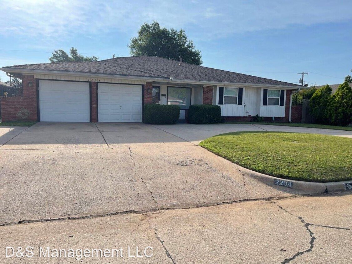 5 br, 2 bath House 2204 Edgewood Dr House for Rent in Moore, OK
