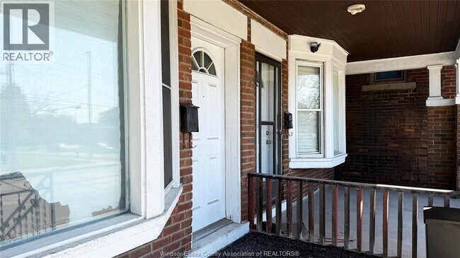 Building Photo - 1424 Wyandotte St W