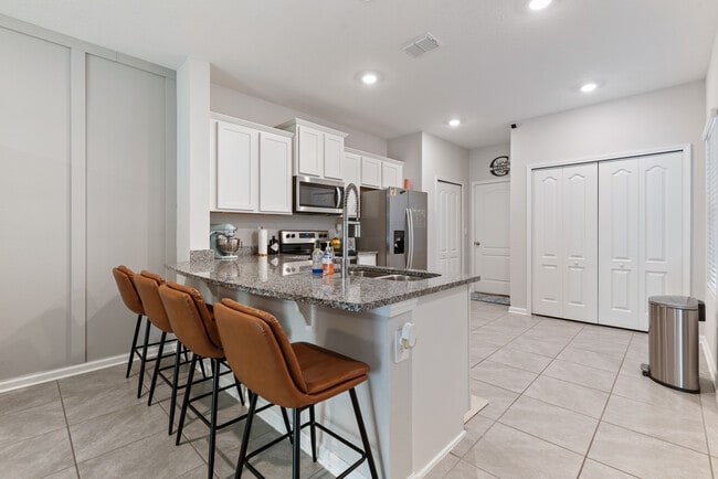 Building Photo - 425 Talulla Trl