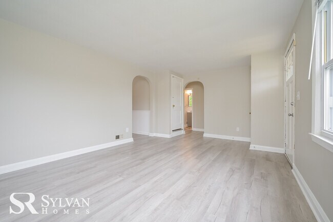 Building Photo - You will love this adorable home