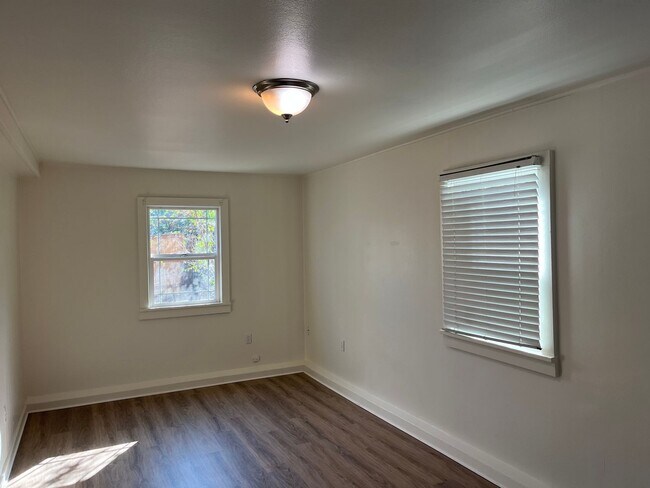 Foto del edificio - Lower Level Updated 1 Bedroom 1 Bathroom U...