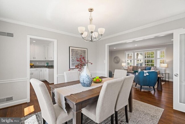 Foto del edificio - 5112 Scarsdale Rd