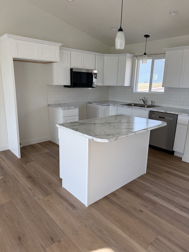 Building Photo - 5304 Silverton St