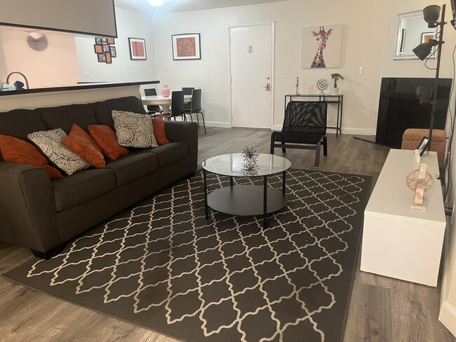 Building Photo - Casa El Cerrito