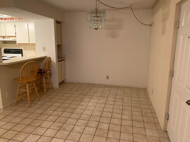 Building Photo - 1548 SE Royal Green Cir