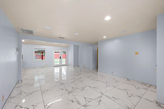 Foto del edificio - 5718 Greencraig Dr