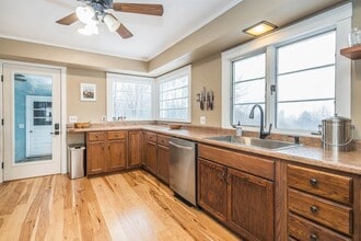 Building Photo - 290 Killington Ave