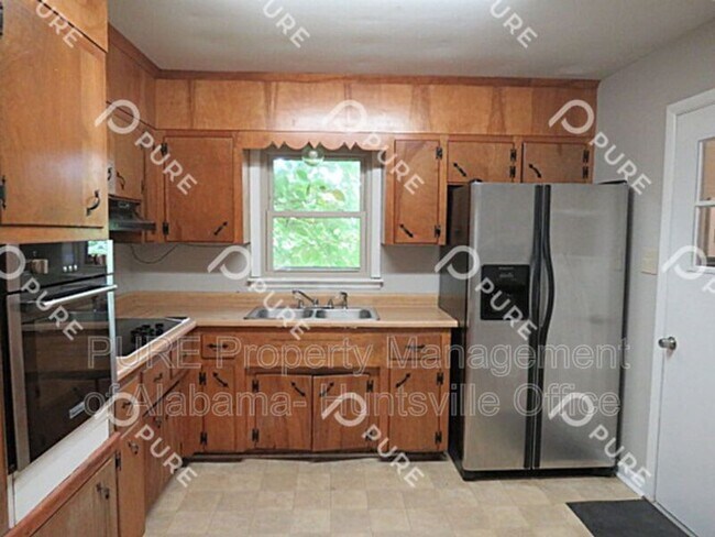 Building Photo - 3008 Mallory Ave NW