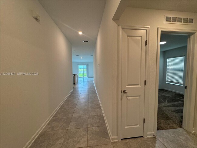 Building Photo - 640 Daring Dr