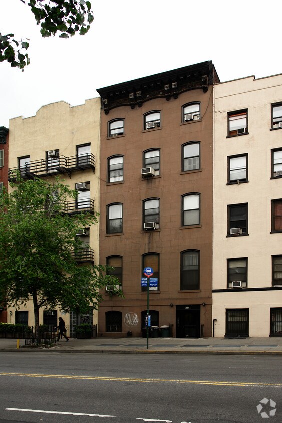 Foto del edificio - 313 W 14th St