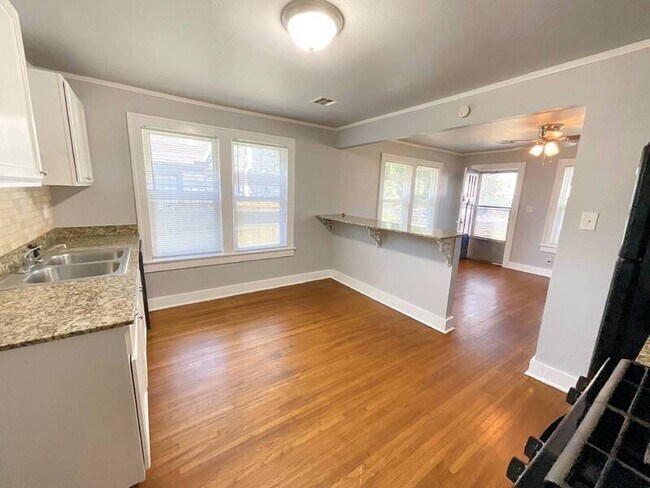 Building Photo - 203 S Jamestown Ave