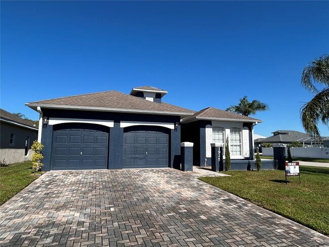 Foto del edificio - 1925 Magical Ln