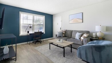 Building Photo - 231 New Shackle Island Rd