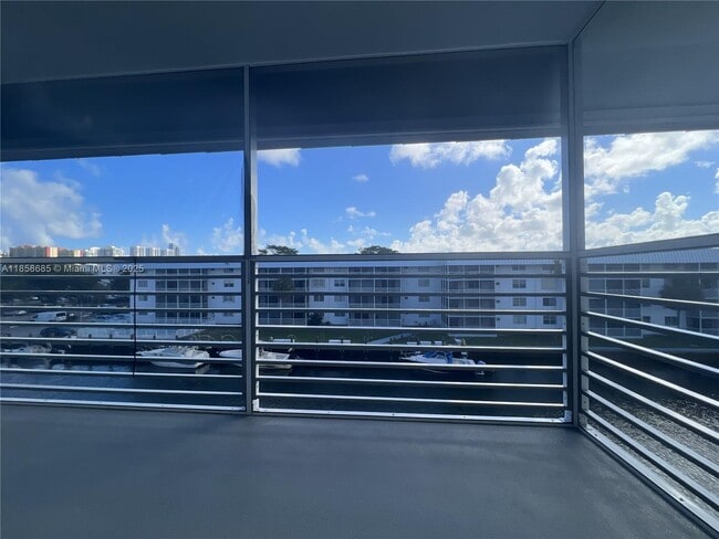 Foto del edificio - 3750 NE 170th St