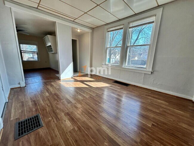 Building Photo - 5539 Claude Ave
