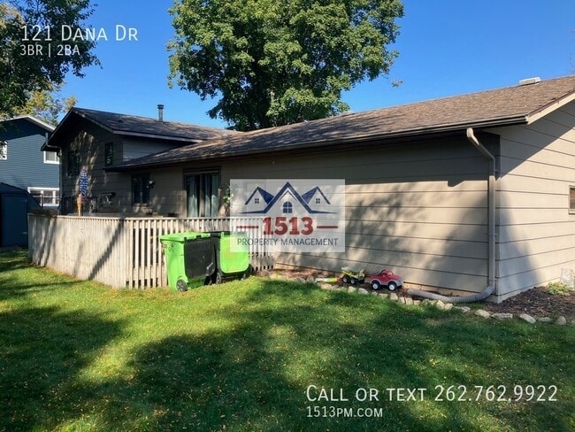 Building Photo - 121 Dana Dr