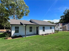 Building Photo - 5956 Moon Dr