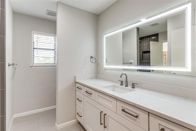 Foto del edificio - 5809 Orchid Ln