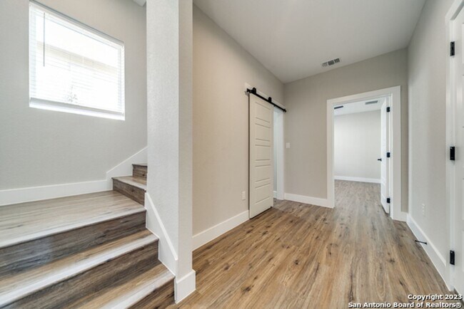 Foto del edificio - 4-BEDROOM LUXURY NEW CONSTRUCTION IN ALAMO...