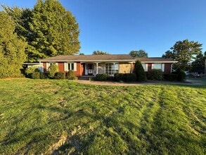 Building Photo - 711 Franklin Dr