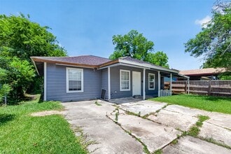 Building Photo - 3031 Groton Dr