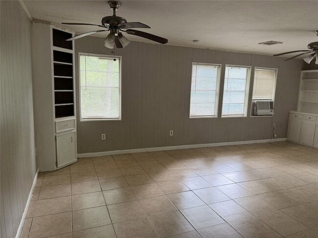 Building Photo - 5764 Cessna Dr