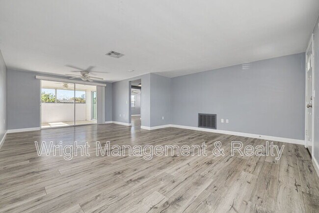 Foto del edificio - 3233 Finch Dr