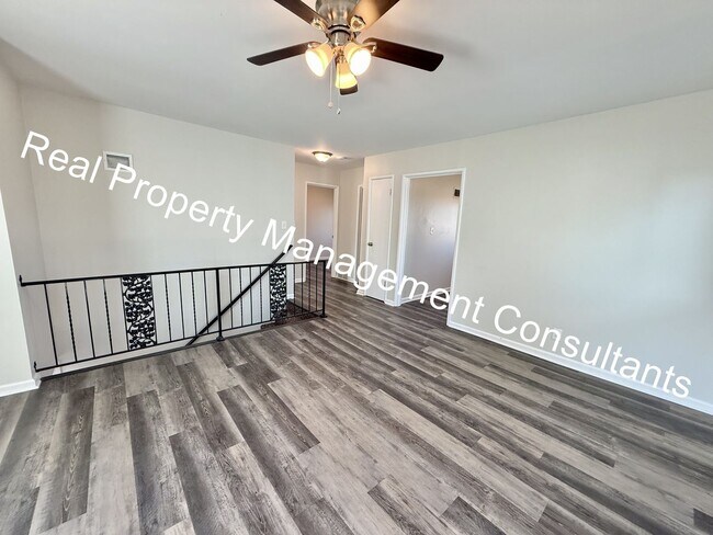 Foto del edificio - 3 Bedroom 2 Bath Overland Park Duplex Now Available!