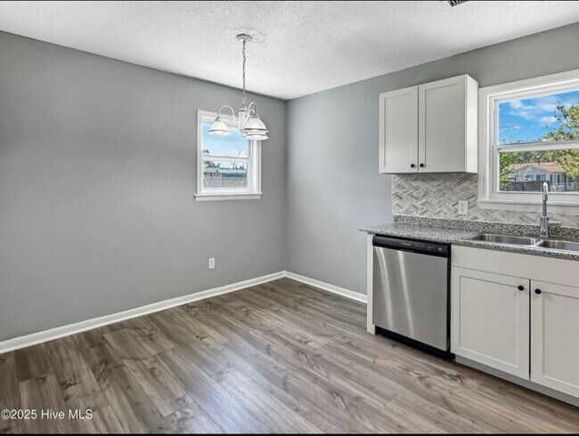 Foto del edificio - 1602 Forbes Ct