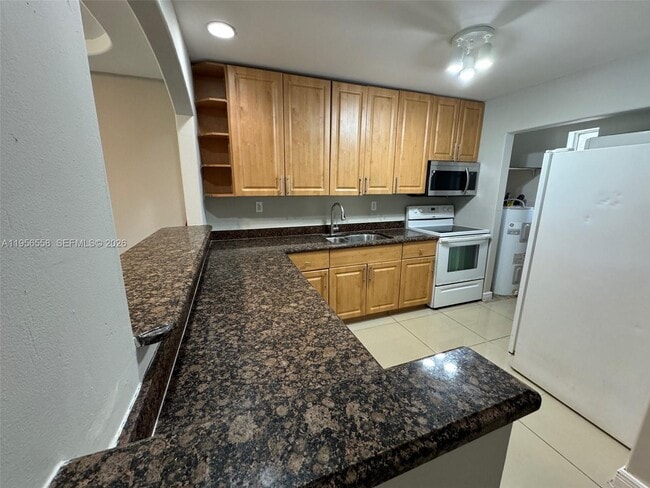 Foto del edificio - 8060 Fairview Dr