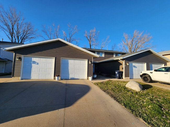 Building Photo - 1390 Daleview Dr