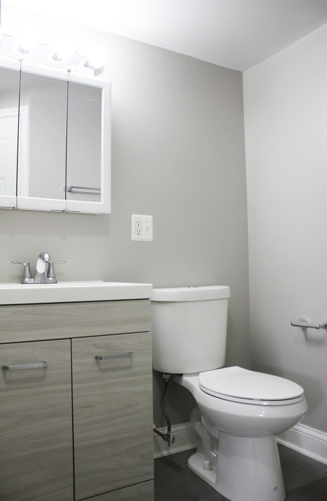 Studio Bathroom GN - 11000 S Indiana Ave