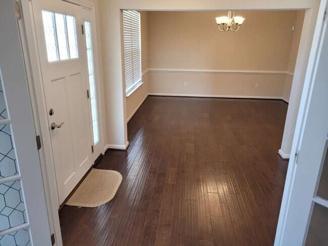 Foto del edificio - 509 Ackerman Ln