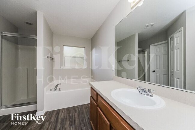 Building Photo - 403 Manitoba Ln