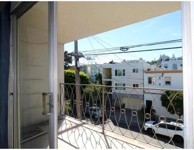 Foto del edificio - 3449 22nd St