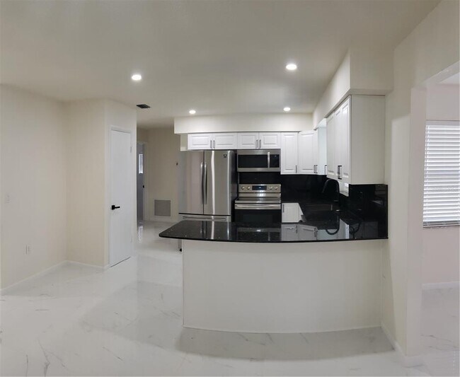 Building Photo - 12 Silver Terrace