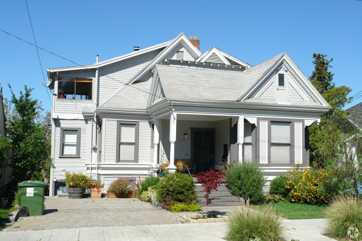 Primary Photo - 1426 Spruce St